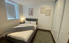 Lovely 1 Bedroom Flat In Sutton Nh116